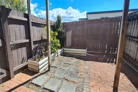 Photo of property in Lakeview Terrace, 20/14 Ambrico Place, New Lynn, Auckland, 0600