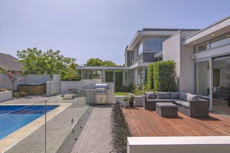 Photo of property in 25 Garreg Road, Fendalton, Christchurch, 8052