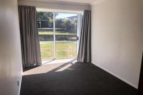 Photo of property in 42 Awanui Street, Merrilands, New Plymouth, 4312