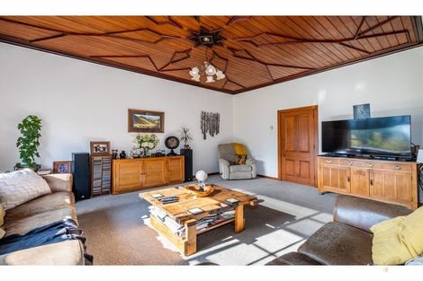 Photo of property in 72 Timaru Road, Waimate, 7924