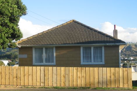 Photo of property in 6 Miranda Street, Cannons Creek, Porirua, 5024