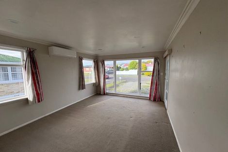 Photo of property in 19 Karaka Crescent, Levin, 5510