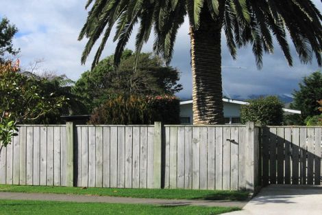 Photo of property in 13 Greenaway Road, Waikanae, 5036