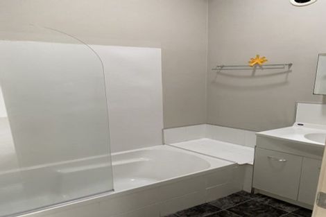 Photo of property in 9 Raupapa Street, Northcote, Auckland, 0627