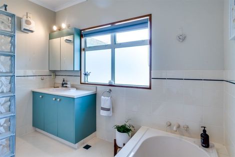 Photo of property in 787 Main North Road, Bay View, Napier, 4182