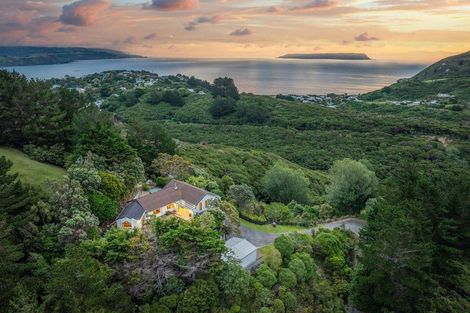 Photo of property in 104 Airlie Road, Plimmerton, Porirua, 5026