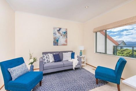 Photo of property in 22 Bennett Grove, Newlands, Wellington, 6037