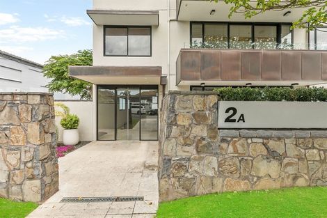 Photo of property in 2/2a Frieston Road, Milford, Auckland, 0620