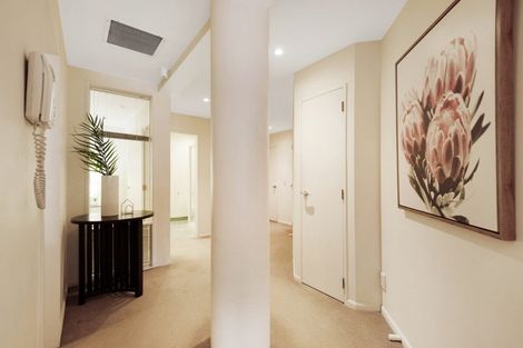 Photo of property in 4c/5 Kent Terrace, Mount Victoria, Wellington, 6011