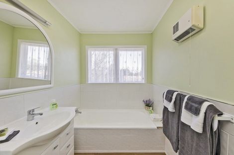 Photo of property in 90 Lethbridge Street, Feilding, 4702