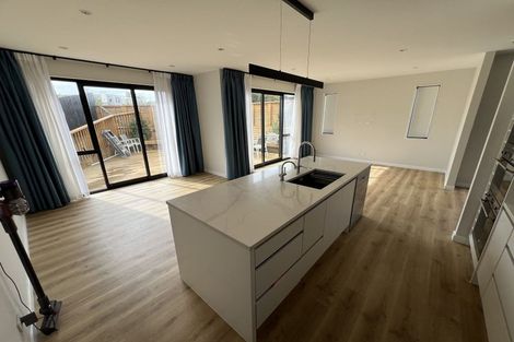 Photo of property in 14a September Place, Forrest Hill, Auckland, 0620