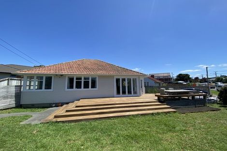 Photo of property in 25 Holland Avenue, Point England, Auckland, 1072