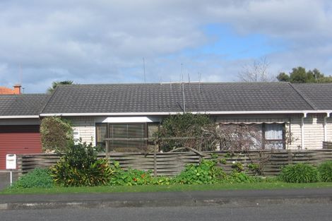 Photo of property in 2a Dinniss Avenue, Regent, Whangarei, 0112