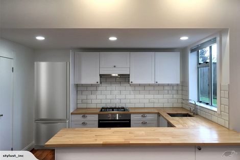 Photo of property in 2 Bayview Road, Paremata, Porirua, 5024