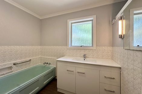 Photo of property in 480 Stokes Valley Road, Stokes Valley, Lower Hutt, 5019