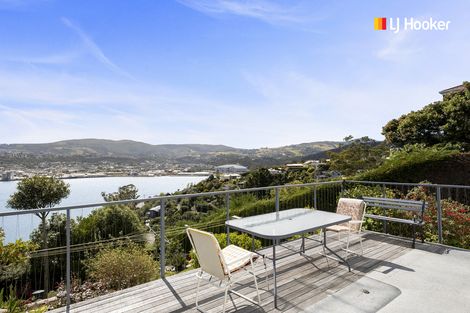 Photo of property in 121 Larnach Road, Vauxhall, Dunedin, 9013