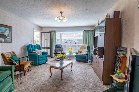 Photo of property in 20 Salford Avenue, Redwood, Christchurch, 8051