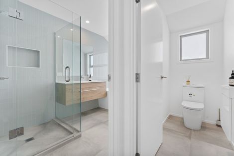 Photo of property in 55b Paynters Avenue, Strandon, New Plymouth, 4312