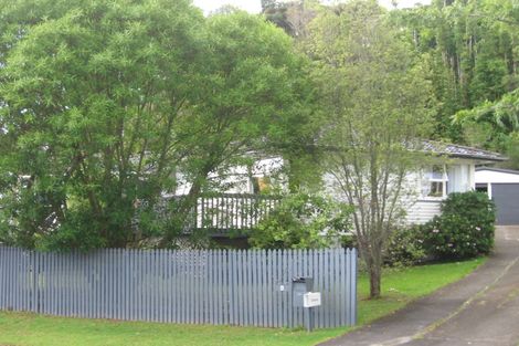 Photo of property in 8 Staincross Street, Green Bay, Auckland, 0604
