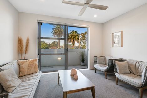 Photo of property in 24/3 Riverside Road, Orewa, 0931