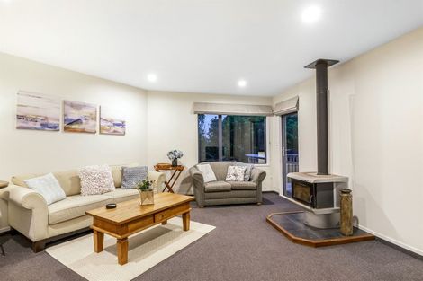 Photo of property in 86 Airlie Road, Plimmerton, Porirua, 5026