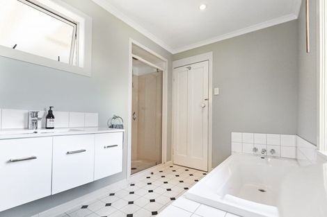 Photo of property in 17 Kopanga Road, Havelock North, 4130