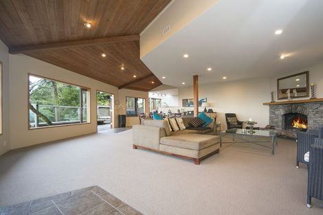 Photo of property in 491 Scenic Drive, Waiatarua, Auckland, 0612