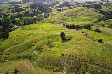 Photo of property in 118 Paparoa Station Road, Paparoa, 0571