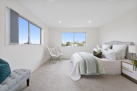 Photo of property in 25 View Road, Henderson, Auckland, 0612