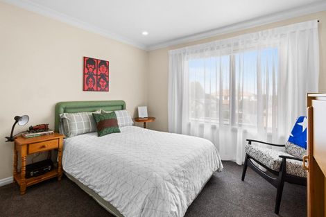 Photo of property in 2 Redwood Close, Havelock North, 4130