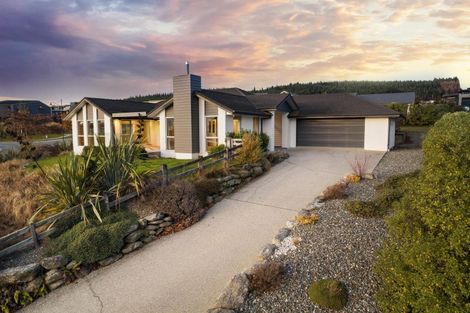 Photo of property in 16 Forest Heights, Wanaka, 9305