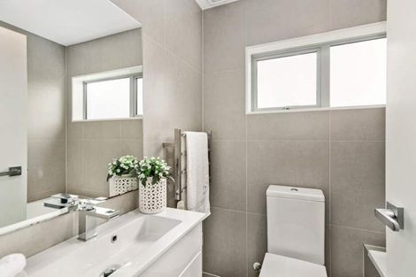 Photo of property in 1/147 Albany Highway, Unsworth Heights, Auckland, 0632