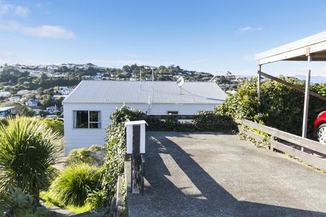 Photo of property in 32a Cheltenham Terrace, Newlands, Wellington, 6037