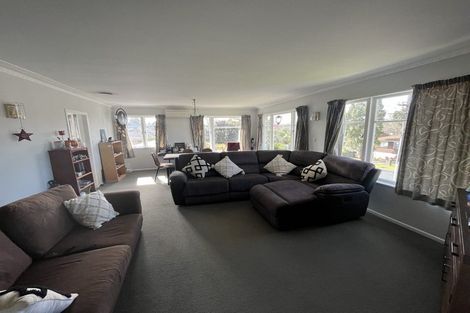 Photo of property in 10 Gills Avenue, Papakura, 2110