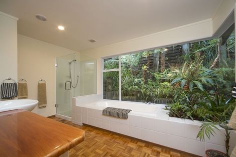 Photo of property in 491 Scenic Drive, Waiatarua, Auckland, 0612