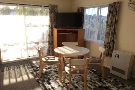 Photo of property in 1/179 Carlisle Road, Northcross, Auckland, 0632