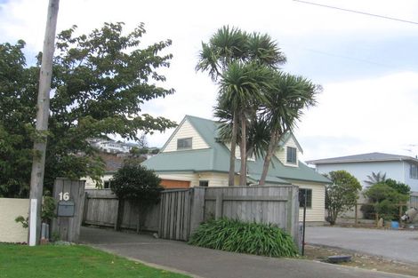 Photo of property in 16 Oxford Street, Tawa, Wellington, 5028