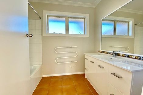 Photo of property in 17 View Road, Papakura, 2110