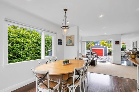 Photo of property in 37 Harbour View Road, Point Chevalier, Auckland, 1022