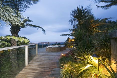 Photo of property in 491 Scenic Drive, Waiatarua, Auckland, 0612