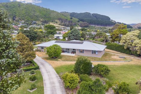 Photo of property in 3-9 Seddon Street, Waikanae, 5036