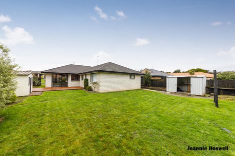 Photo of property in 20 Aspen Way, Kelvin Grove, Palmerston North, 4414