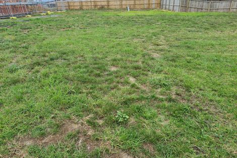 Photo of property in 4 Waikohi Avenue, Glenbrook, 2681