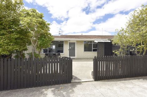 Photo of property in 2/8 Bowen Street, Upper Riccarton, Christchurch, 8041
