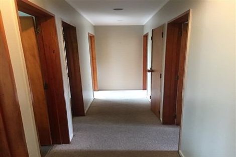 Photo of property in 13a Kingsbridge Place, Newlands, Wellington, 6037