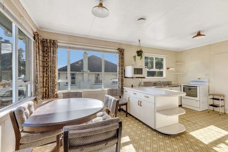 Photo of property in 27 South Road, Moturoa, New Plymouth, 4310