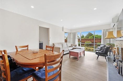 Photo of property in 78 Botany Road, Botany Downs, Auckland, 2010