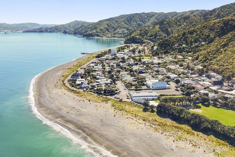 Photo of property in 11 Russo Terrace, Eastbourne, Lower Hutt, 5013