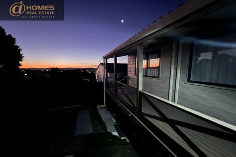 Photo of property in 15 Meadowood Drive, Unsworth Heights, Auckland, 0632