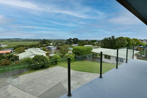 Photo of property in 16 Kaipara Crescent, Helensville, 0800
